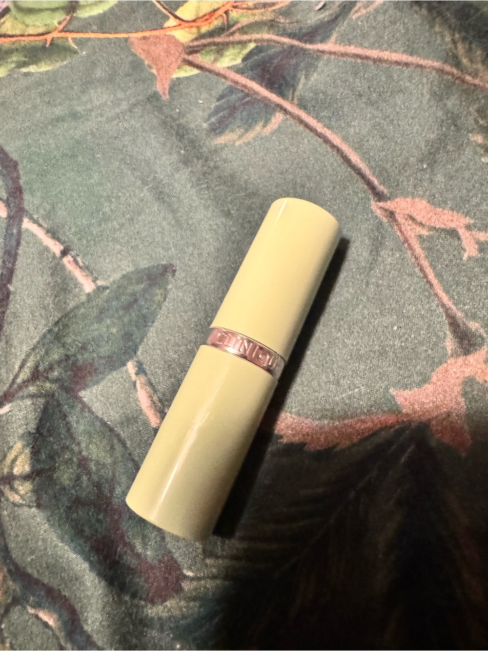 Clinique Matte magenta Lipstick - Light Green Case